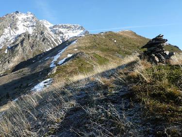Sur l'arête sommitale