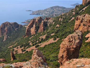 En montant au Pic du Cap Roux