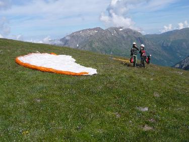 Tous les trois prèts