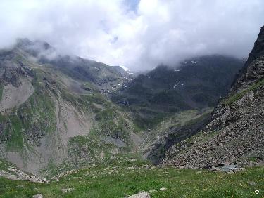 Vue plongeante sur le col de la Pra.