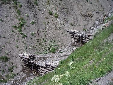 beaux barrages en rondins