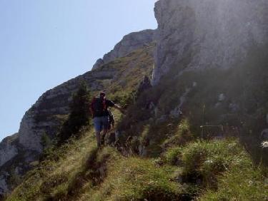 en remontant l'arête