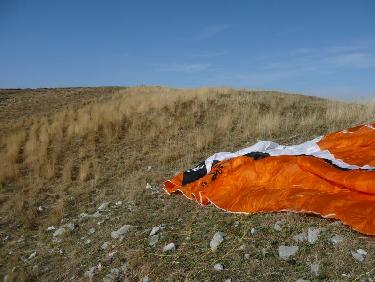 Vaste décollage Sud, juste sous le sommet