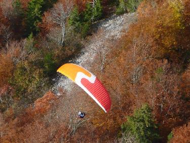 Voile rouge sur fond rouge