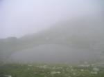 petit lac dans la brume