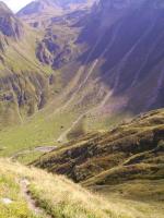 Descente plongeant sur la cabane d&apos;Aula