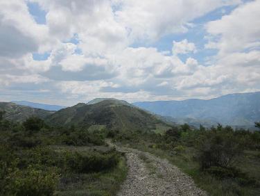 Au bout, col de Font-Combrand et son petit sommet