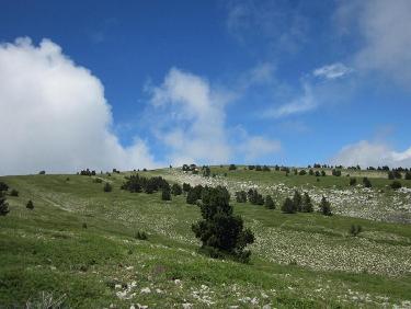 montée au sommet ensoleillée