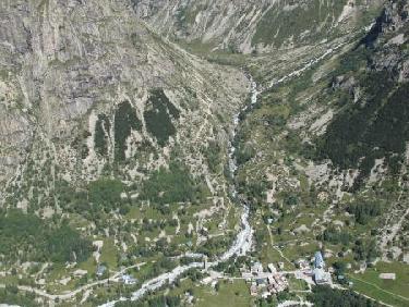 Vue plongeante sur la Bérarde