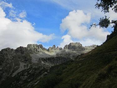 descente sous le ciel bleu