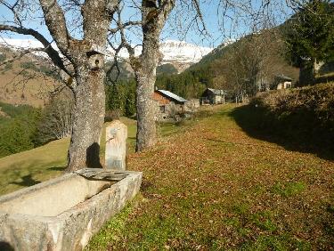 Arrivée au village du Pré