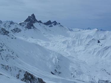 Du sommet, les aiguilles d&apos;Arves.