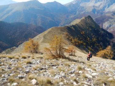 Descente vers le Pic des Ruines de Luvie