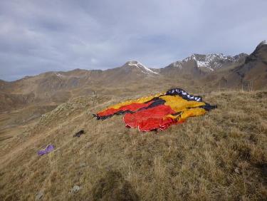 La voile est étalée juste au sommet