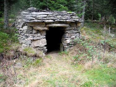 Petit abri de pierre