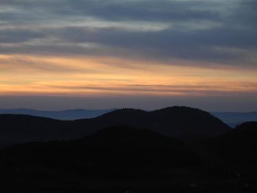 la nuit tombe doucement sur les sucs