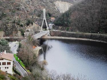 Le pont suspendu du Pertuiset