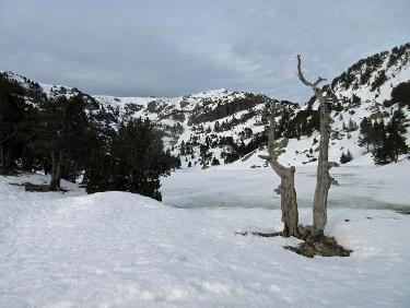 le lac Achard partiellement dégelé