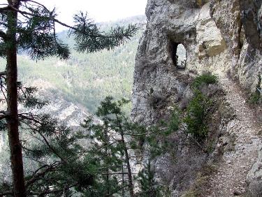 Le tunnel et sa vire.