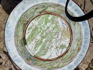 La table d&apos;orientation du sommet