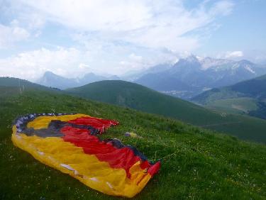 La voile est étalée presque au sommet