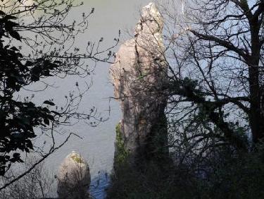 Doigts rocheux sur berges