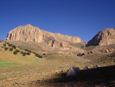 bivouac au pied du Djebel Tafraout