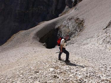 Interdit de jeter vos ordures dans ce trou !