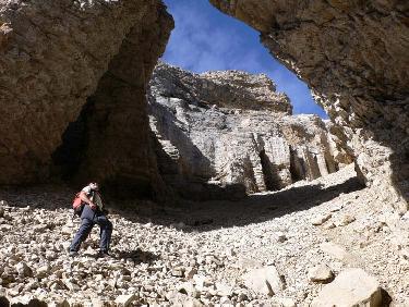 A la sortie de la grotte