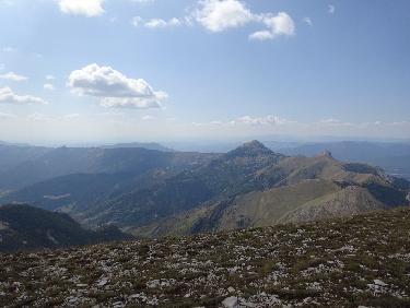 Sommet de Couard, avec Ã  sa gauche la barre des Dourbes et Ã  sa droite le sommet de Cucuyon