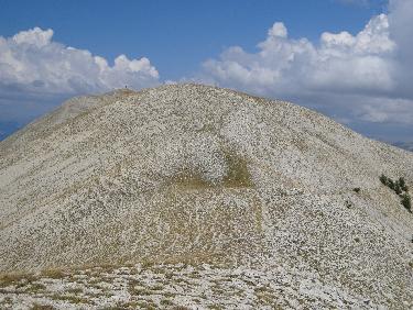 Sommet des Croquets au milieu et sommet du Cheval Blanc  derriÃ¨re Ã  gauche