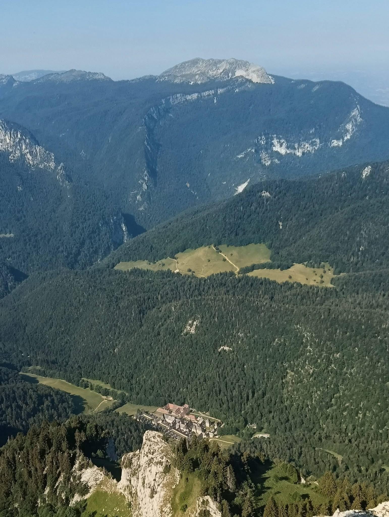 Du sommet vue sur le monastère de la grande chartreuse 