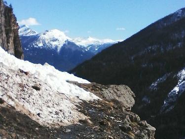sortie d&apos;avalanche en bord de falaise