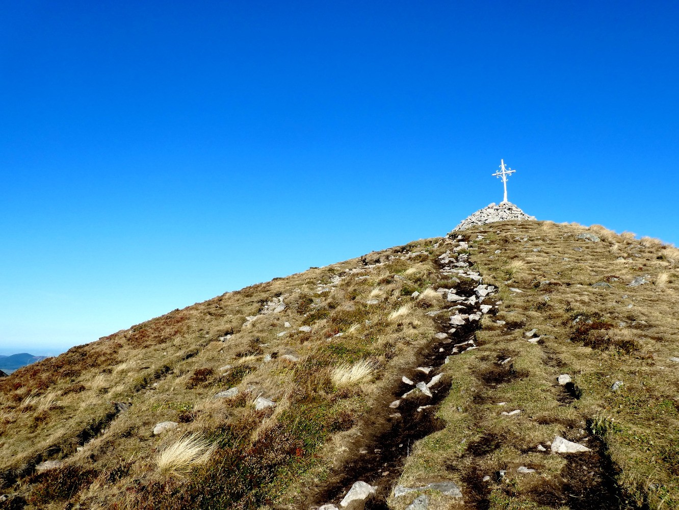 Sous la croix du Puy de l'Angle
