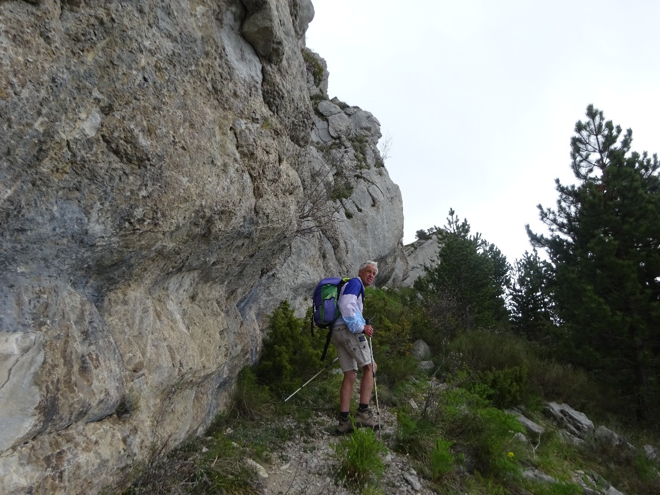 Sous la falaise d'Aujour