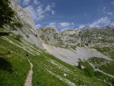 sous la falaise en direction du Pas de Berriere