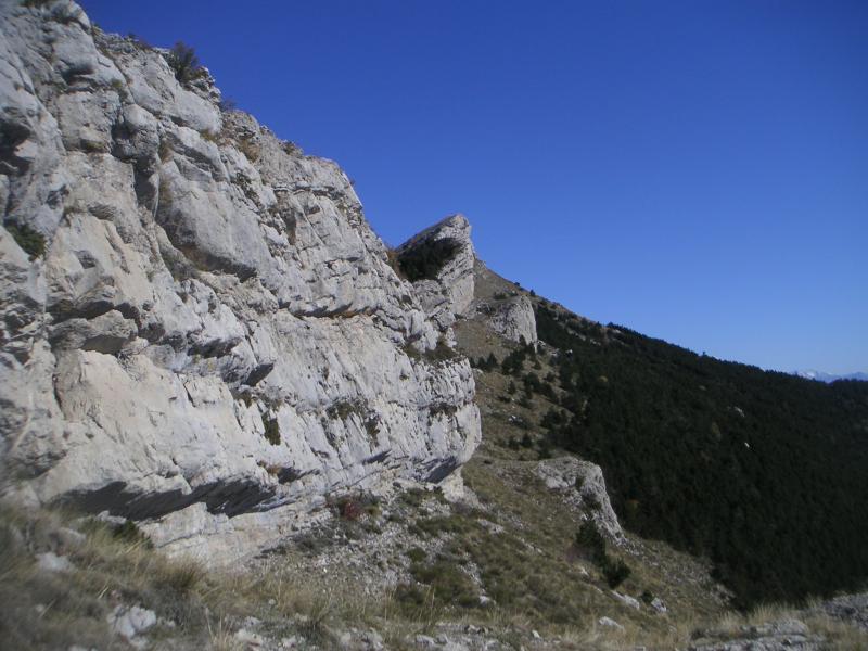 sous la falaise