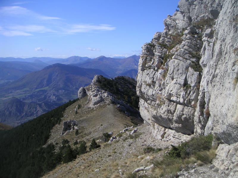 sous la falaise