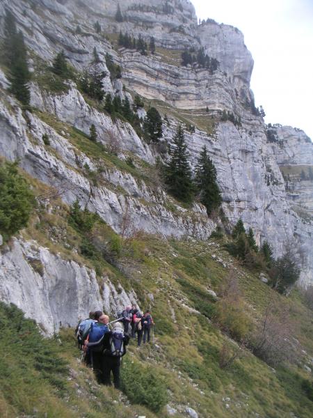 sous la falaise