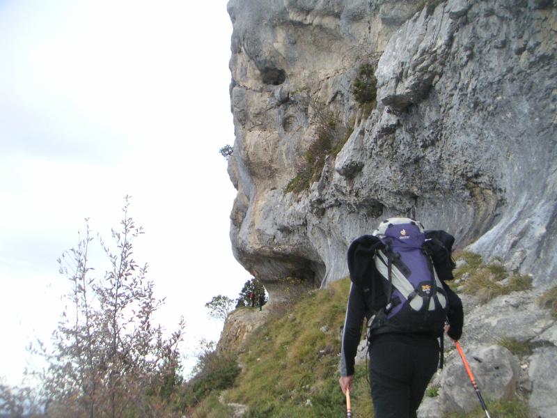 sous la falaise