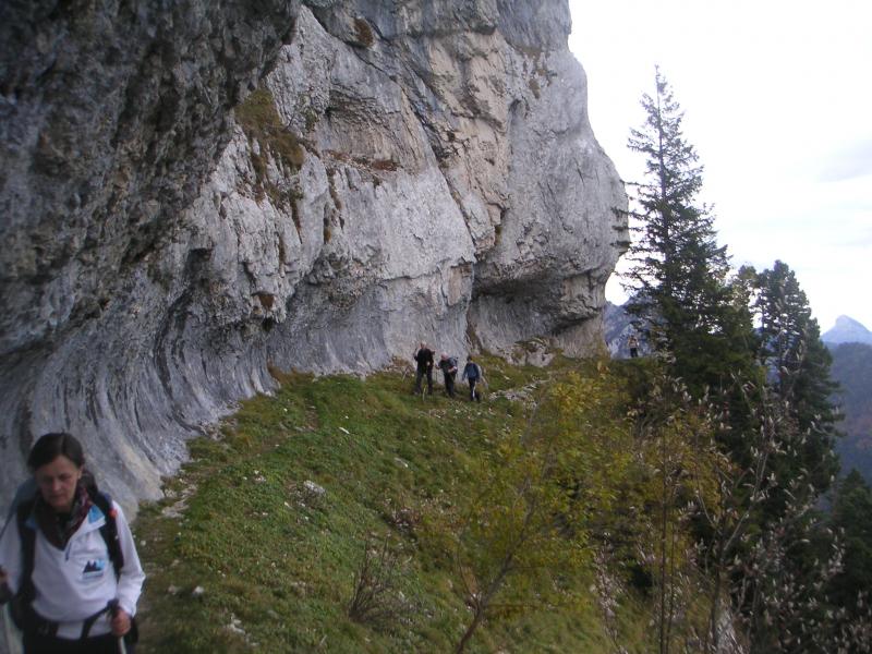 sous la falaise