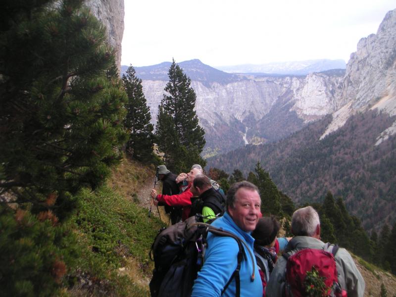 sous la falaise