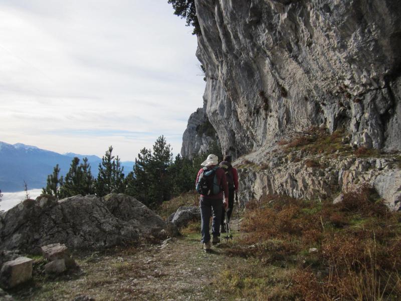 sous la falaise