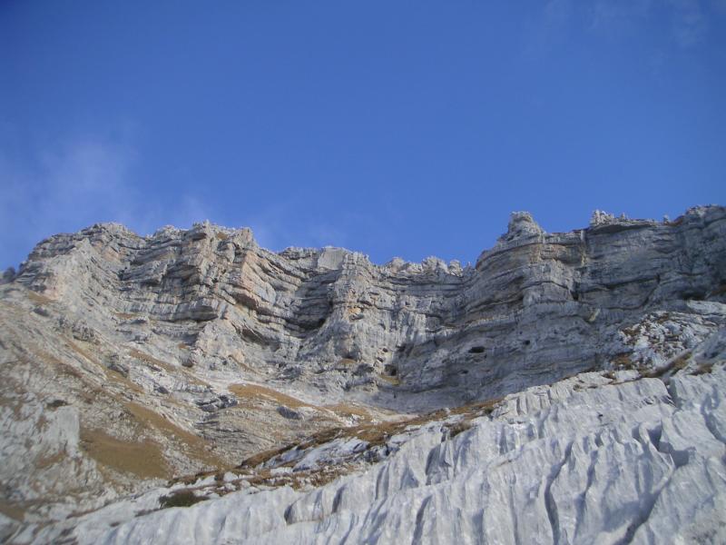 sous les falaises