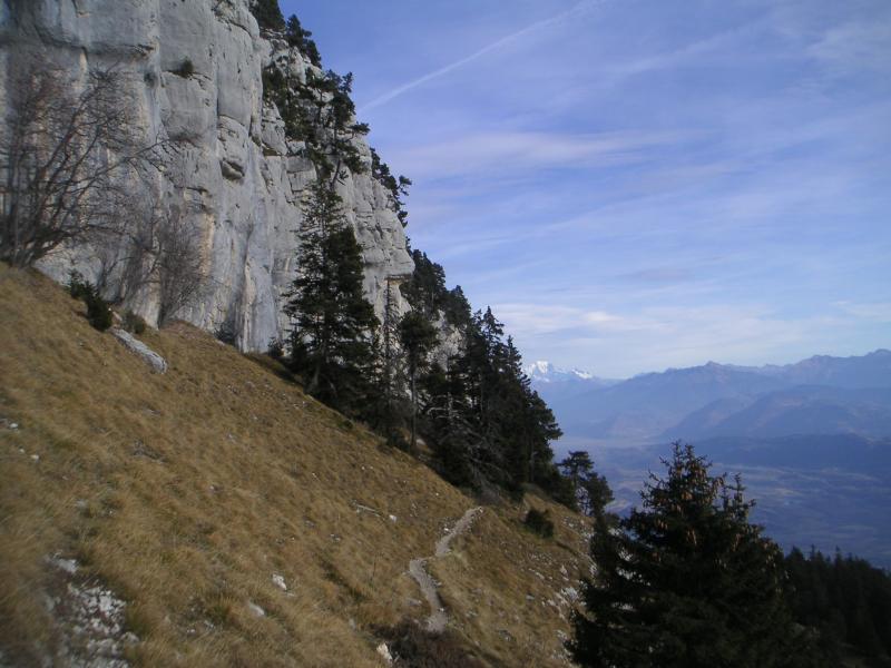 sous les falaises