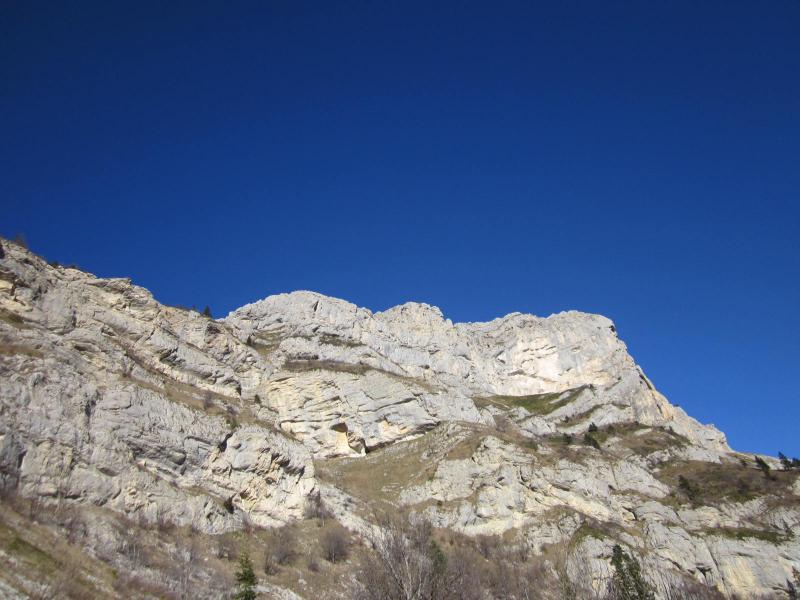 sous les falaises
