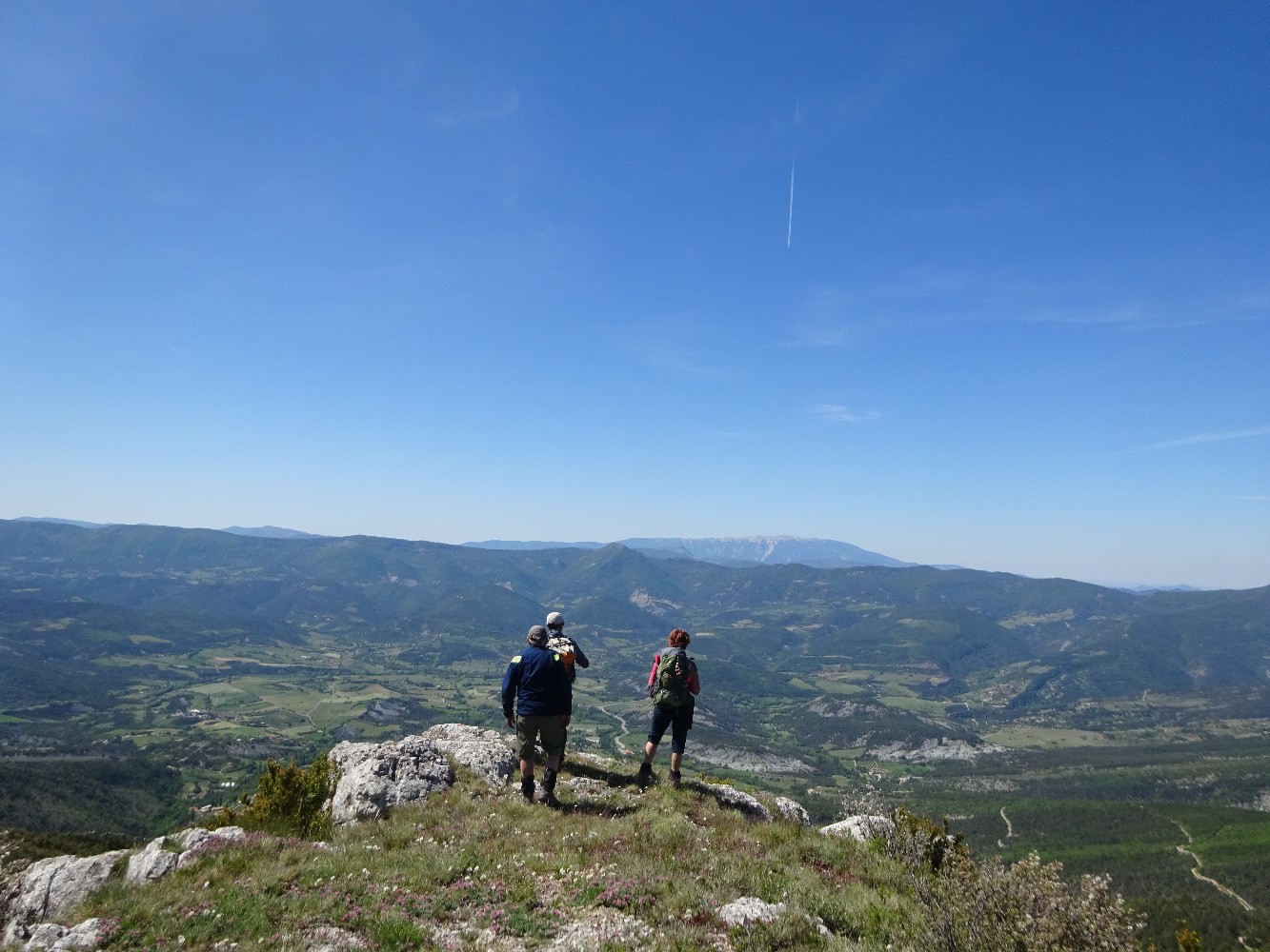 Sur le rocher Pointu, avec, au loin, le Ventoux
