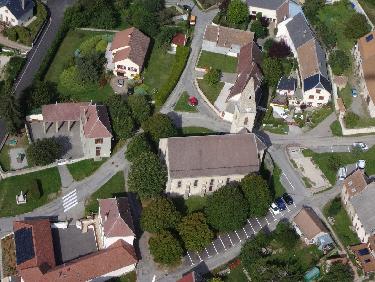 survol de l&apos;Ã©glise