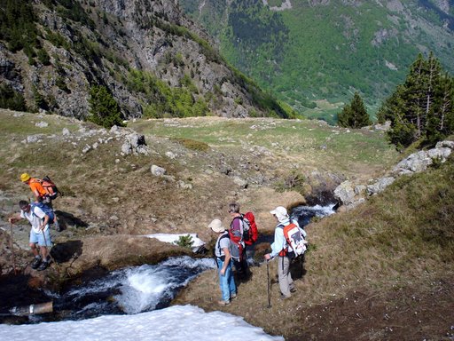 Traversée du torrent avant la descente