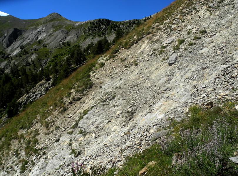 Traversée d'une pente schisteuse